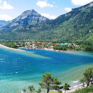 canada/waterton-lakes-national-park