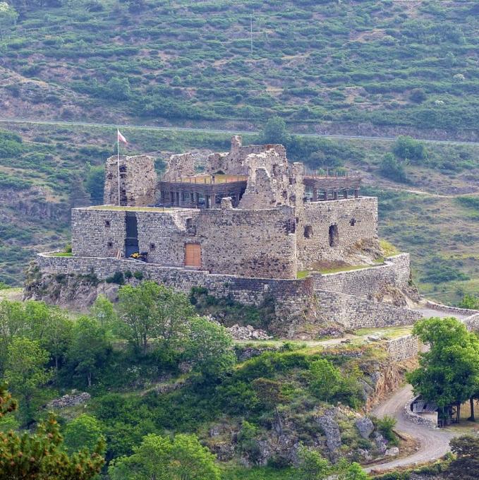 france/auvergne-rhone-alpes/chateau-de-beaufort-haute-loire