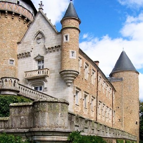 france/auvergne-rhone-alpes/chateau-de-busset