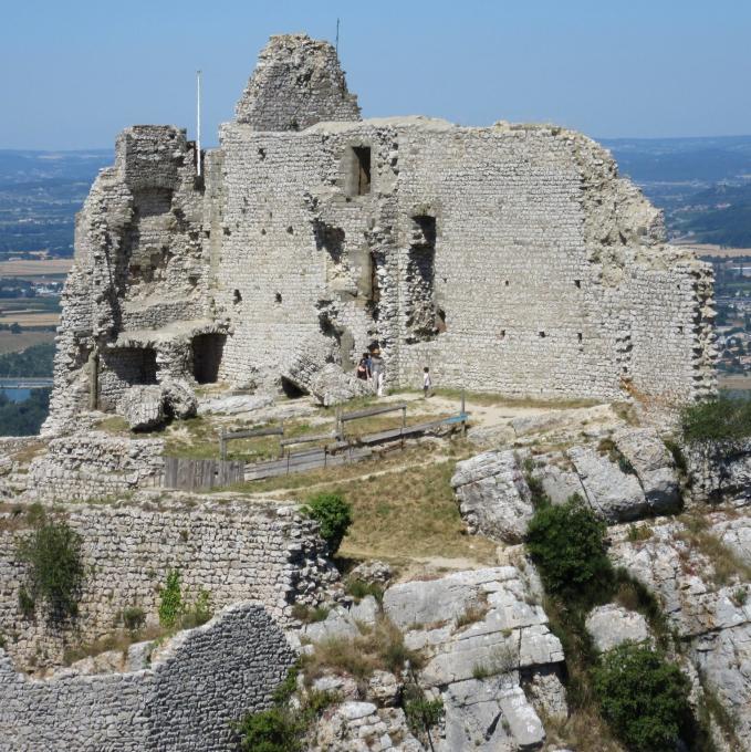 france/auvergne-rhone-alpes/chateau-de-crussol