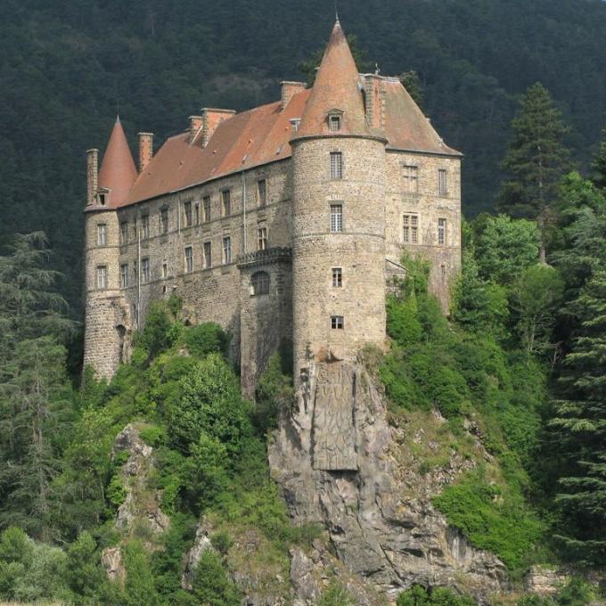 france/auvergne-rhone-alpes/chateau-de-lavoute-polignac