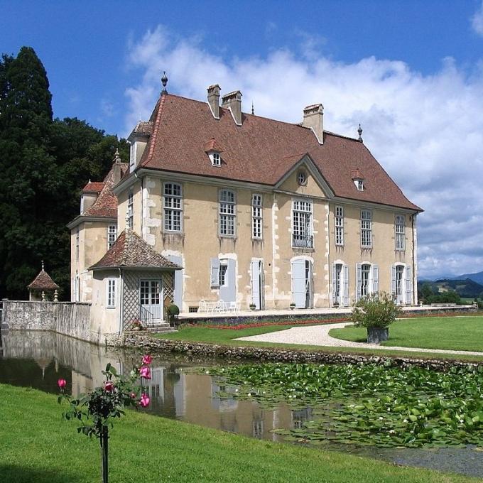 france/auvergne-rhone-alpes/chateau-de-longpra