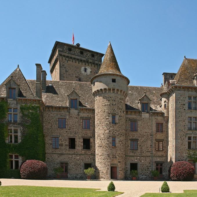 france/auvergne-rhone-alpes/chateau-de-pesteils