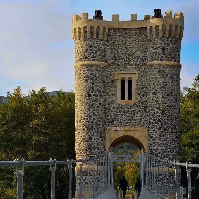 france/auvergne-rhone-alpes/chateau-de-rochemaure