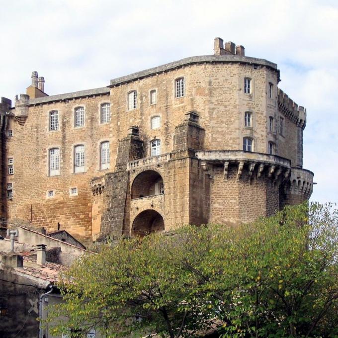 france/auvergne-rhone-alpes/chateau-de-suze-la-rousse