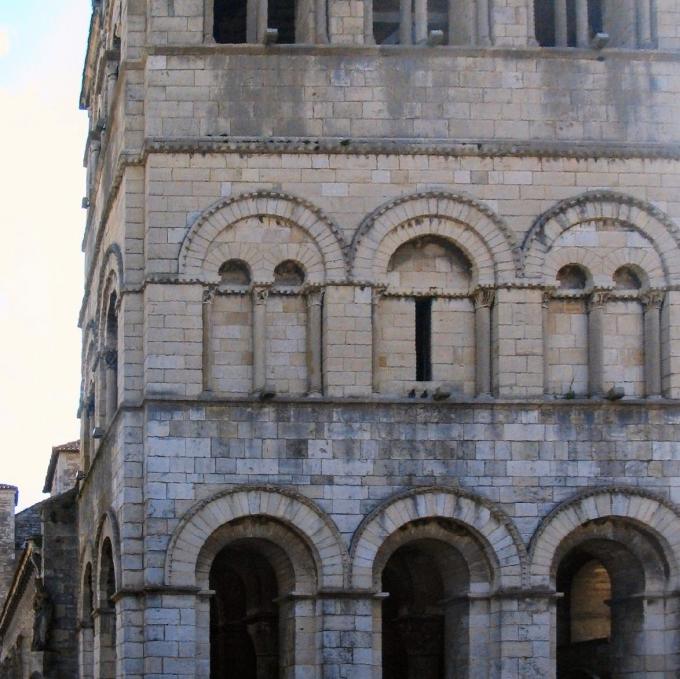 france/auvergne-rhone-alpes/eglise-d-ebreuil