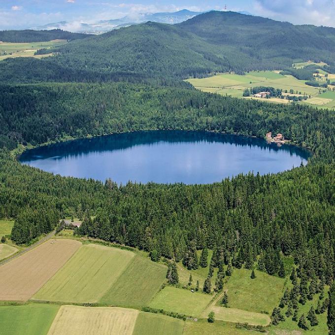 france/auvergne-rhone-alpes/lac-du-bouchet