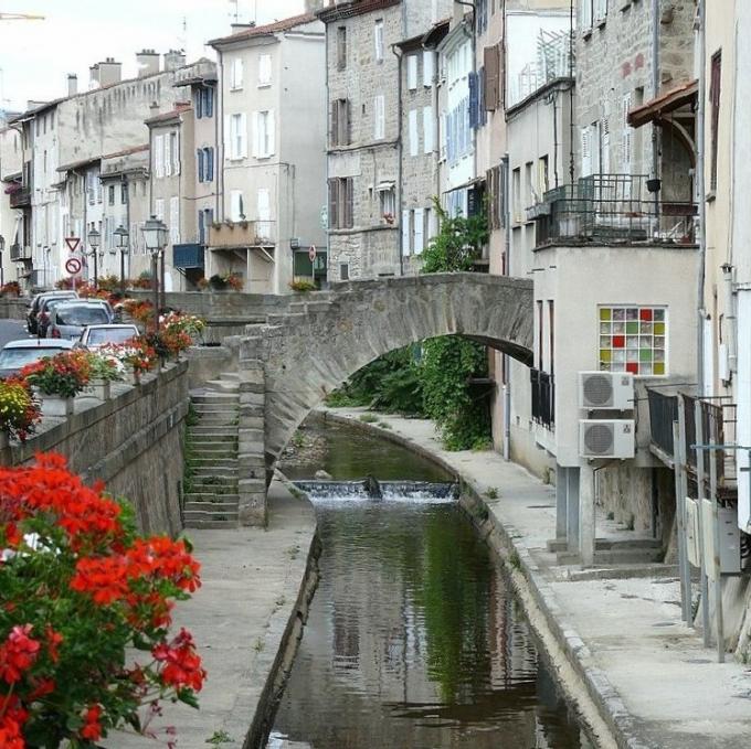 france/auvergne-rhone-alpes/montbrison