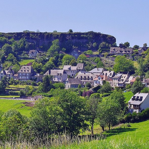 france/auvergne-rhone-alpes/rocher-de-carlat