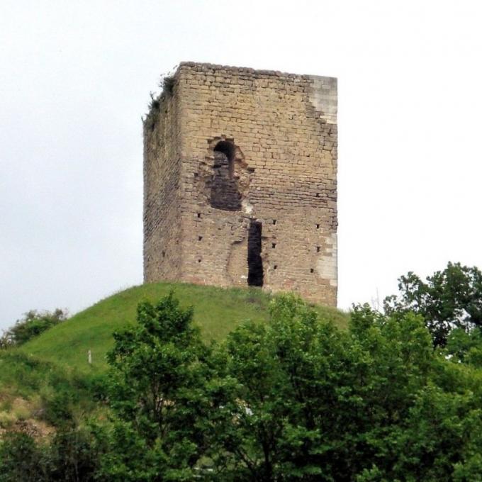 france/auvergne-rhone-alpes/tour-d-albon