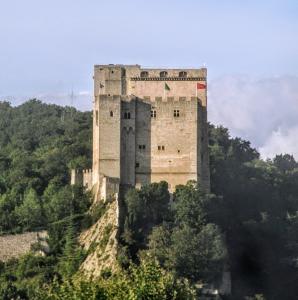 france/auvergne-rhone-alpes/tour-de-crest