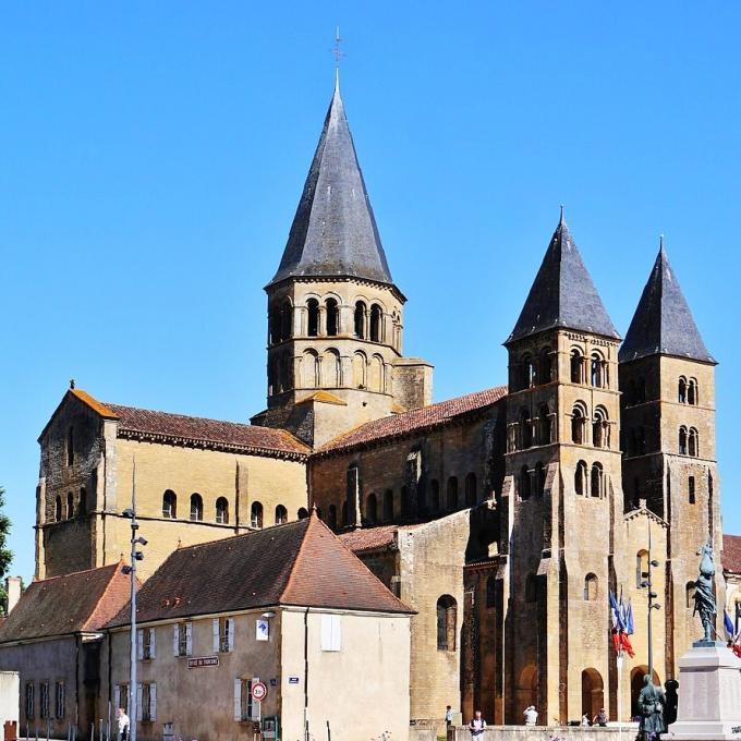 france/bourgogne-franche-comte/basilique-de-paray-le-monial