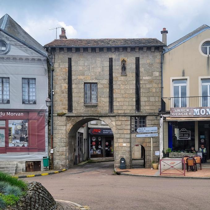 france/bourgogne-franche-comte/chateau-chinon/porte-notre-dame