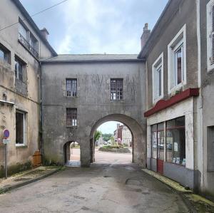 france/bourgogne-franche-comte/chateau-chinon/porte-notre-dame