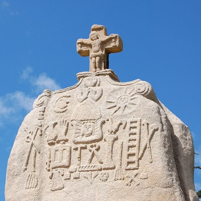 france/bretagne/menhir-de-saint-uzec