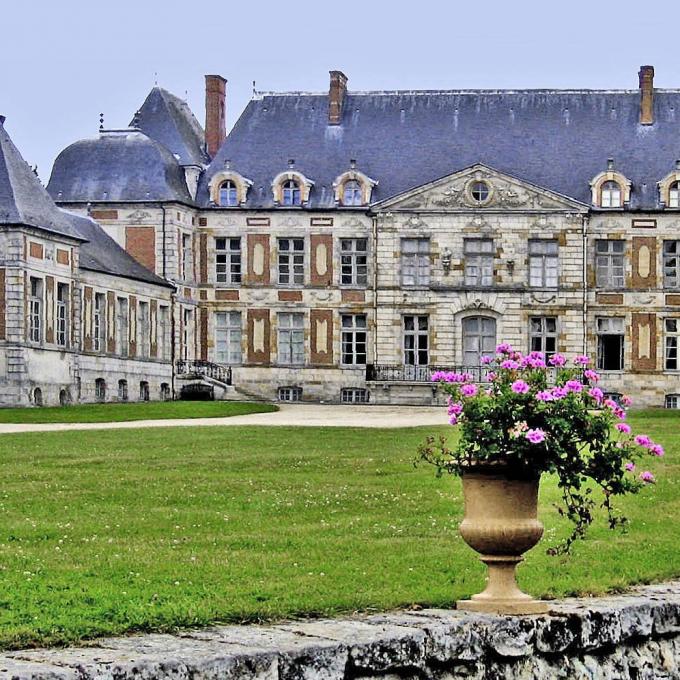 france/ile-de-france/chateau-de-courson