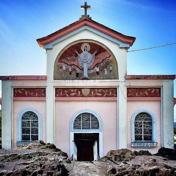 france/la-reunion/eglise-notre-dame-des-laves