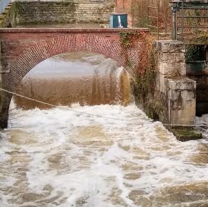 france/normandie/gisors/chute-d-eau