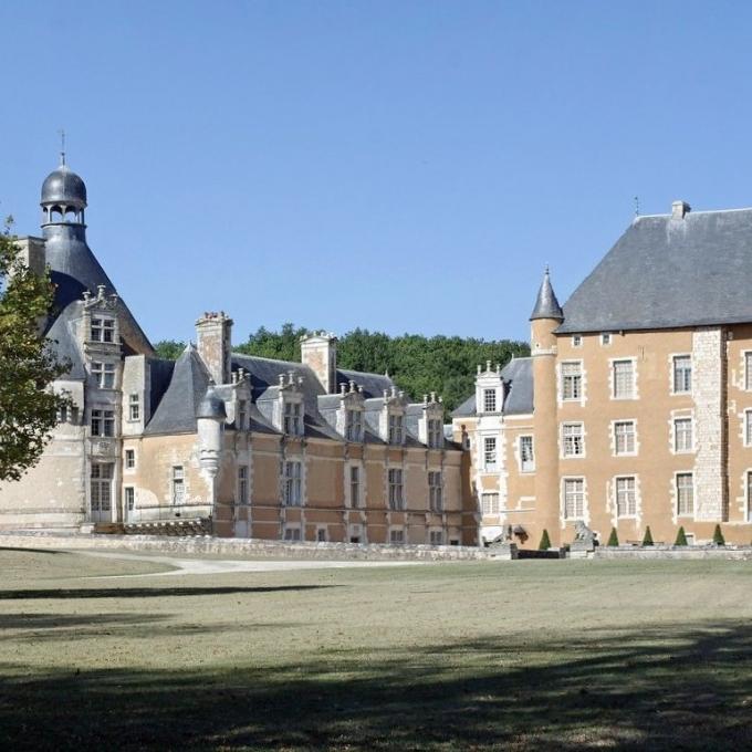 france/nouvelle-aquitaine/chateau-de-touffou