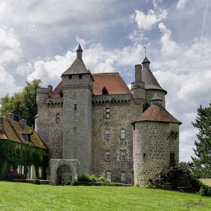 france/nouvelle-aquitaine/chateau-de-villemonteix