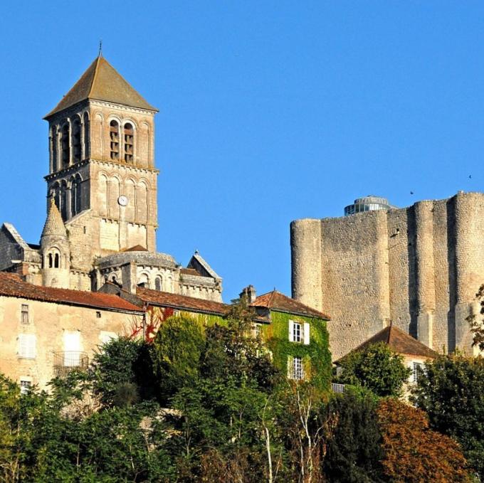 france/nouvelle-aquitaine/chauvigny