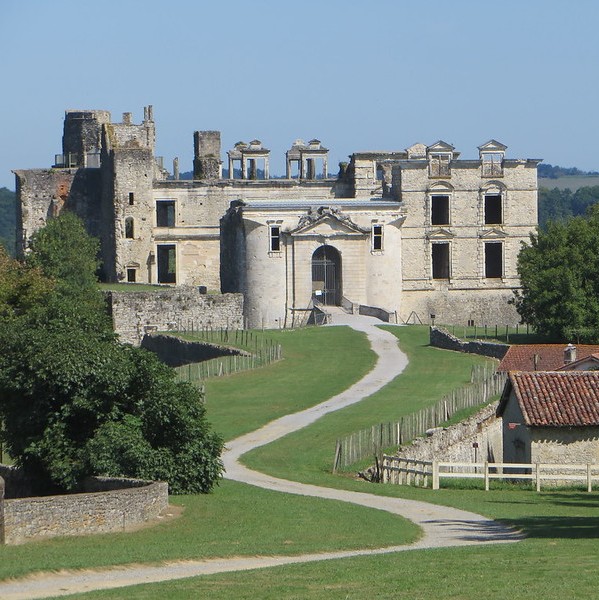 france/occitanie/chateau-de-gramont