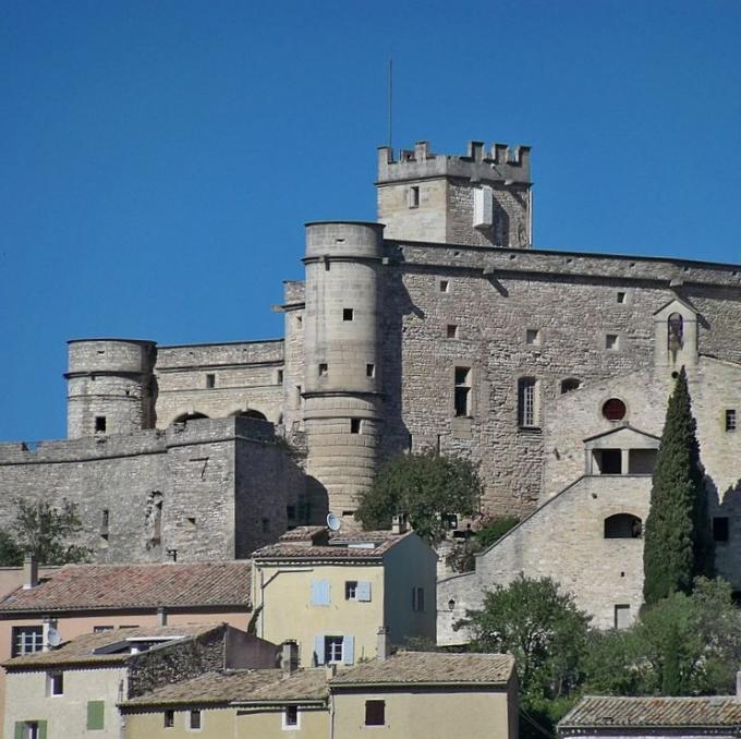 france/provence-alpes-cote-d-azur/chateau-du-barroux