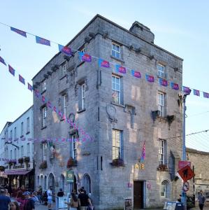 ireland/galway/lynch-s-castle