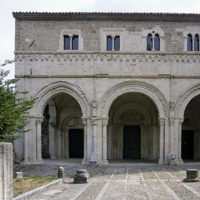 italia/abbazia-di-san-clemente-a-casauria