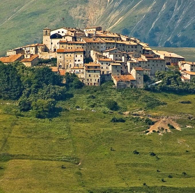 italia/castelluccio-norcia