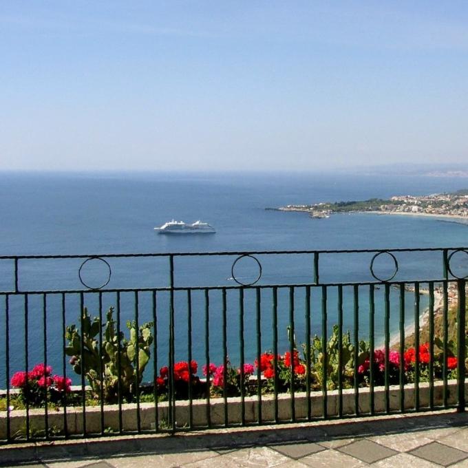 italia/taormina/piazza-ix-aprile