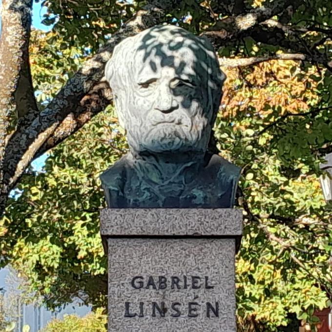 suomi/porvoo/linsenin-patsas