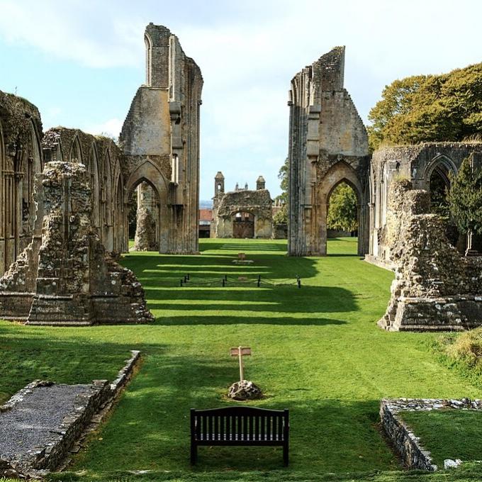 united-kingdom/glastonbury-abbey