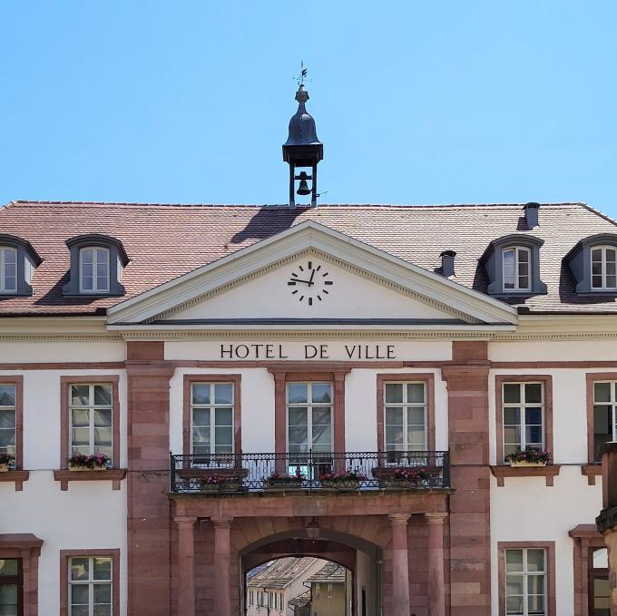 Obernai - Mairie. Présentation Et Avis Des Voyageurs.