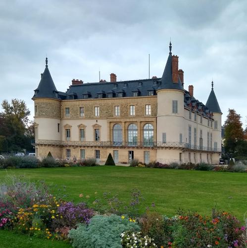 Rambouillet  Château de Rambouillet. Présentation et avis des voyageurs.